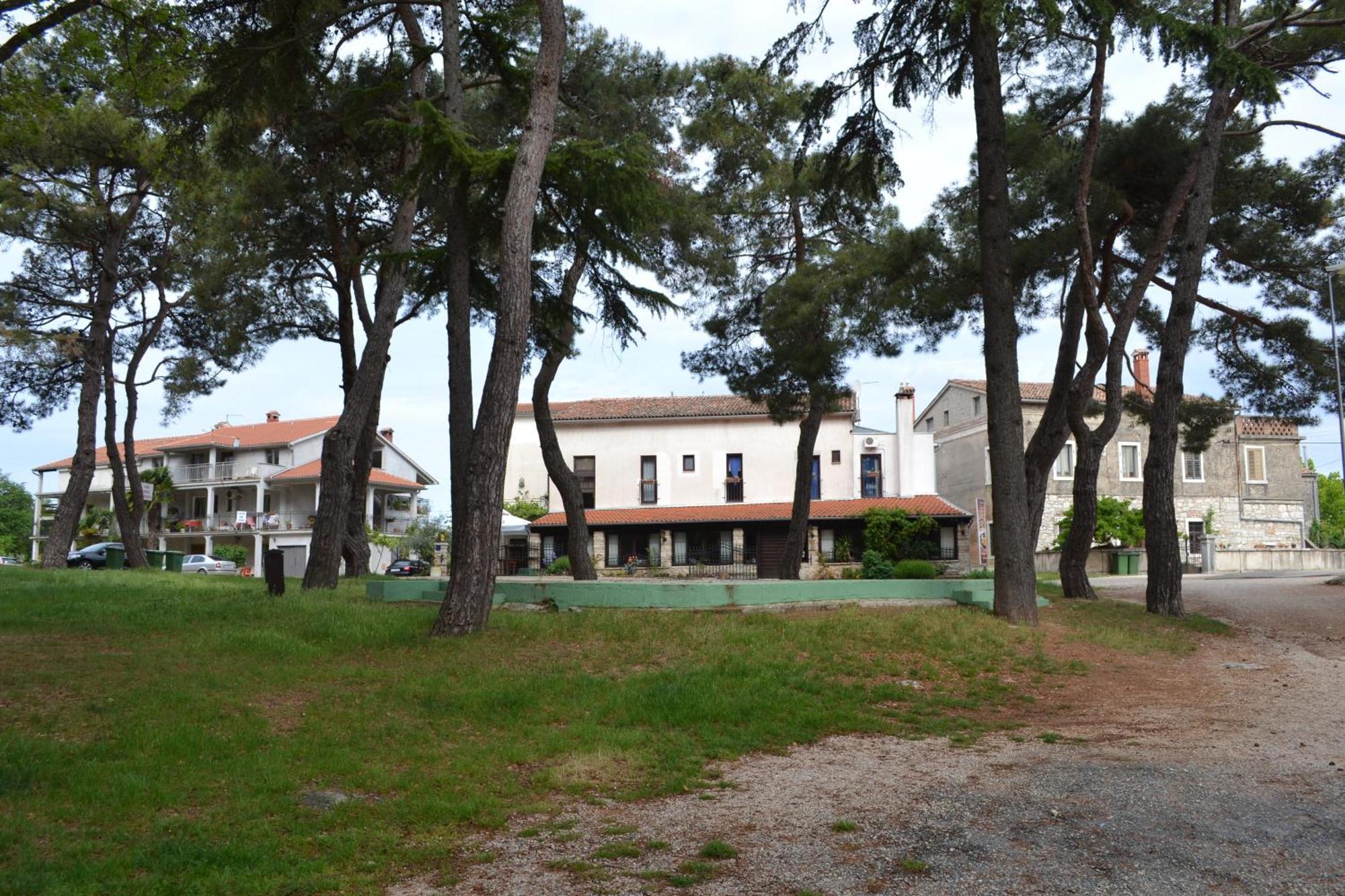 Apartments Vesna Funtana Exterior photo