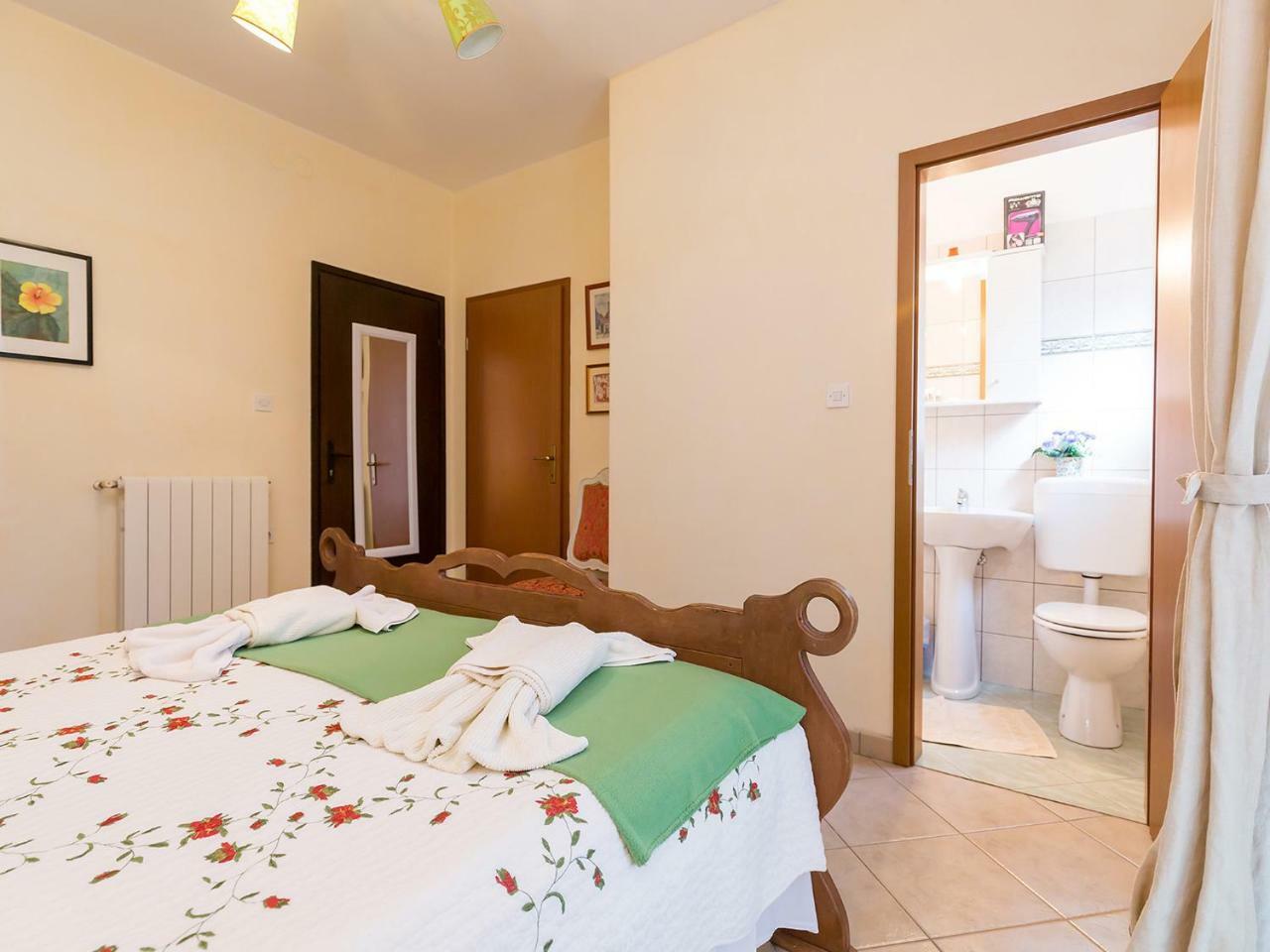 Apartments Vesna Funtana Exterior photo