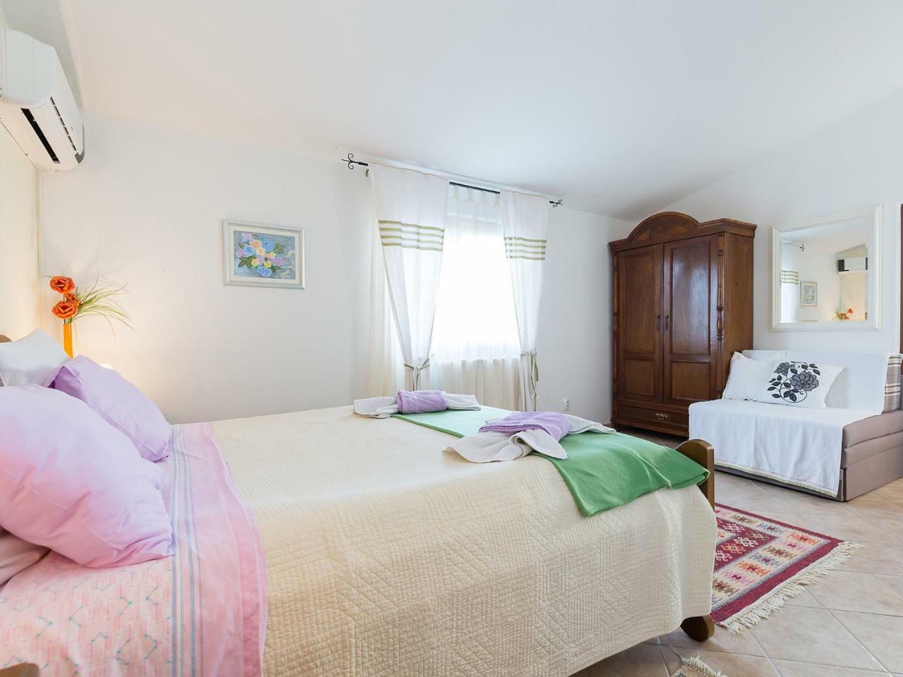 Apartments Vesna Funtana Exterior photo