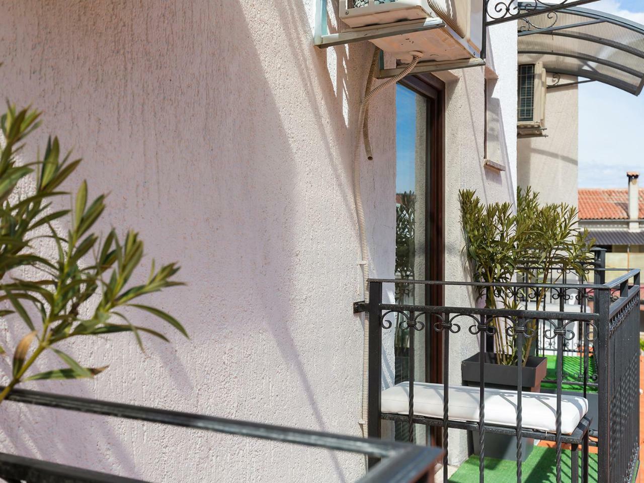 Apartments Vesna Funtana Exterior photo