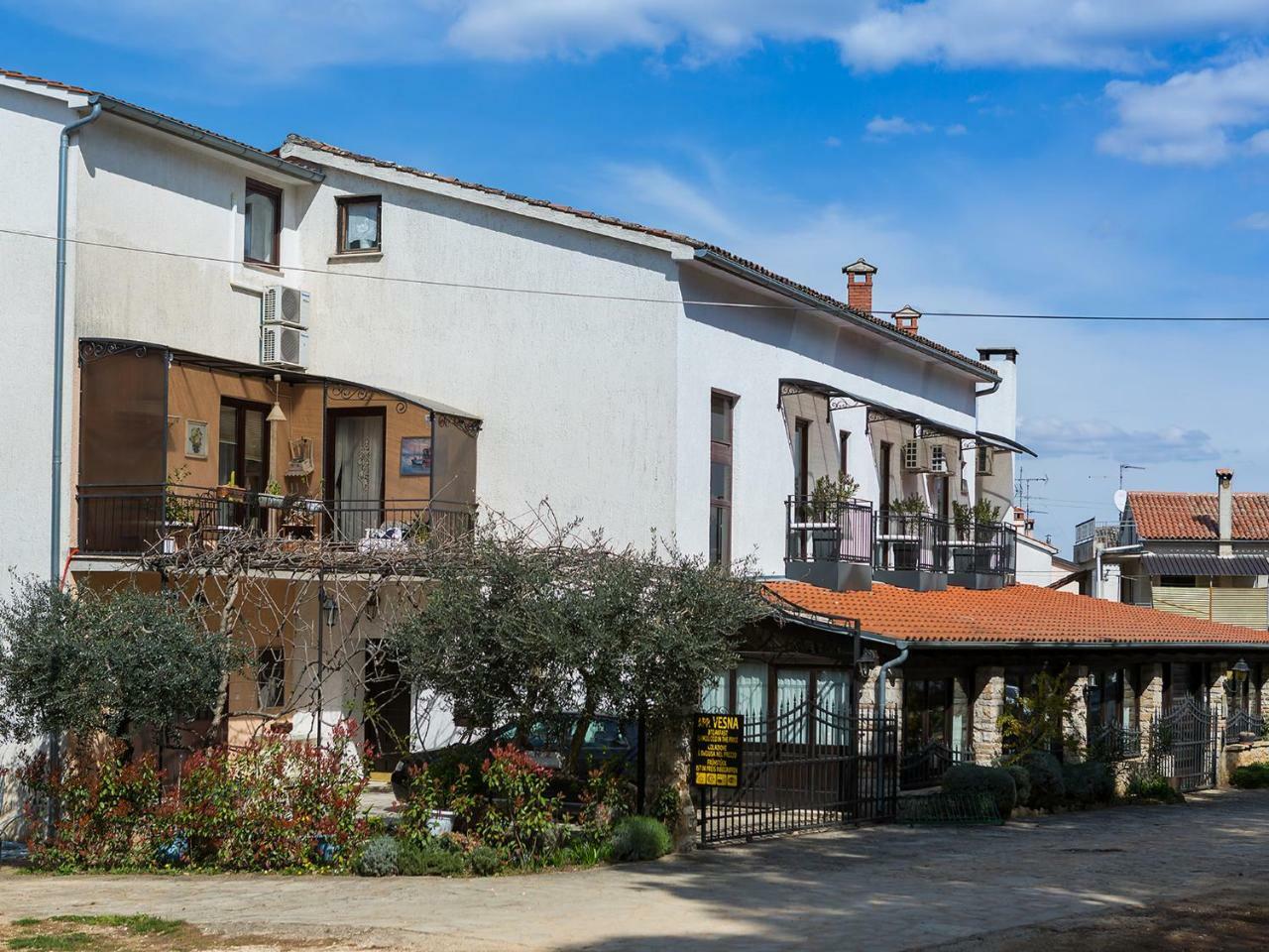 Apartments Vesna Funtana Exterior photo